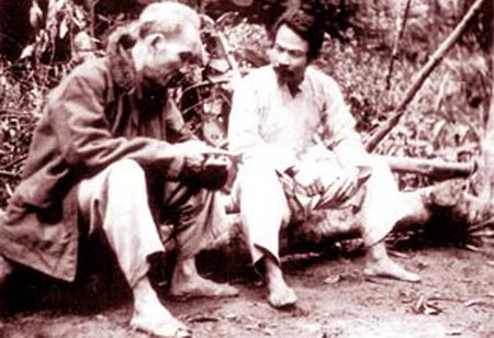 ງານວາງສະແດງພາບເອກະສານສາຍພົວພັນຮ່ວມມືຫວຽດນາມ - ລາວ